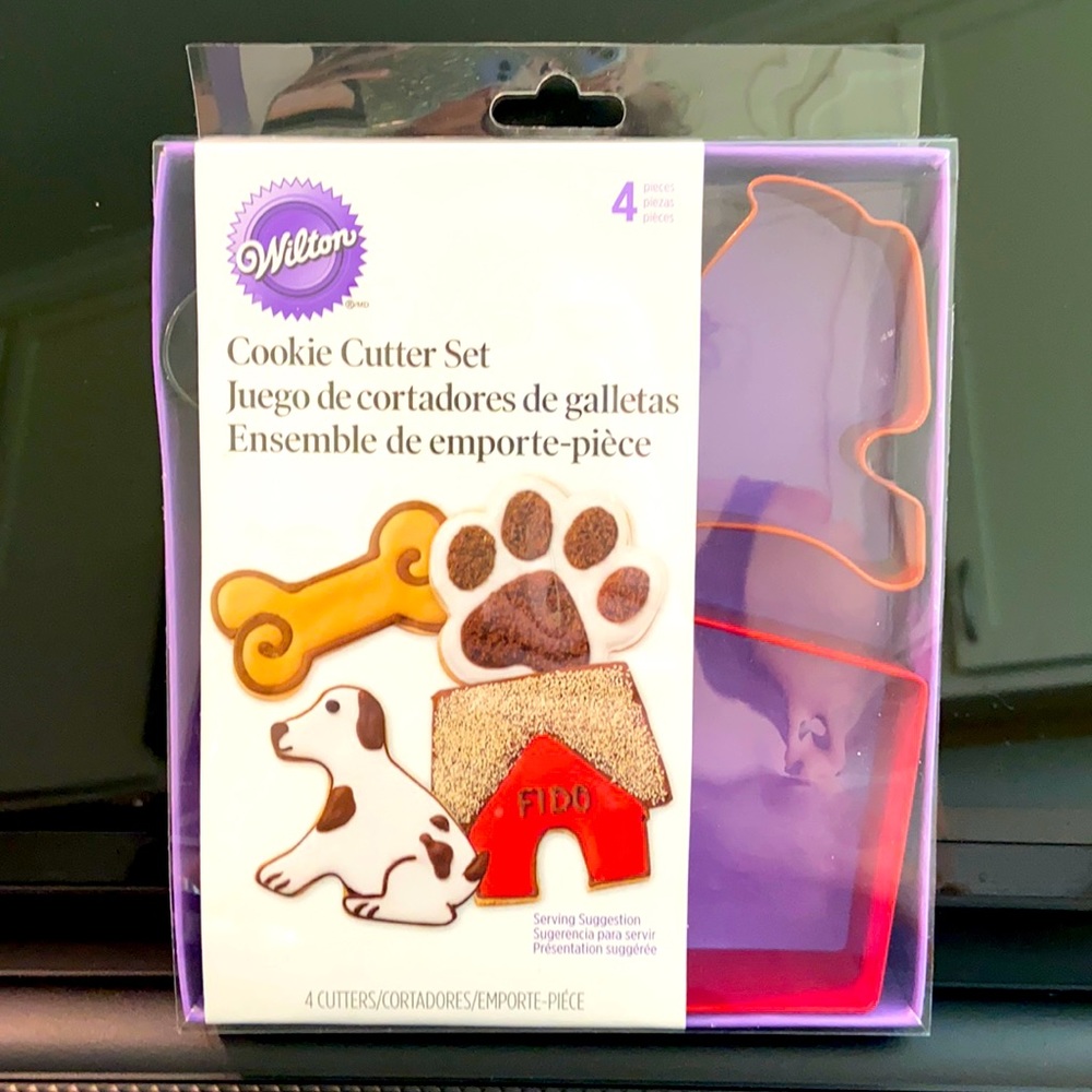 Wilton 4pc Dog/puppy cookie cutter set birthday 🐶